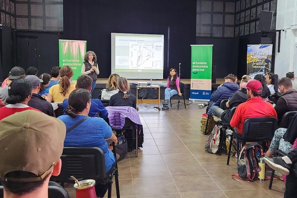 La UNCo impulsa el senderismo en la Patagonia: comenzó en Junín de los Andes una capacitación clave para prestadores turísticos – Ver más uncoma.edu.ar/ultimas-notici…