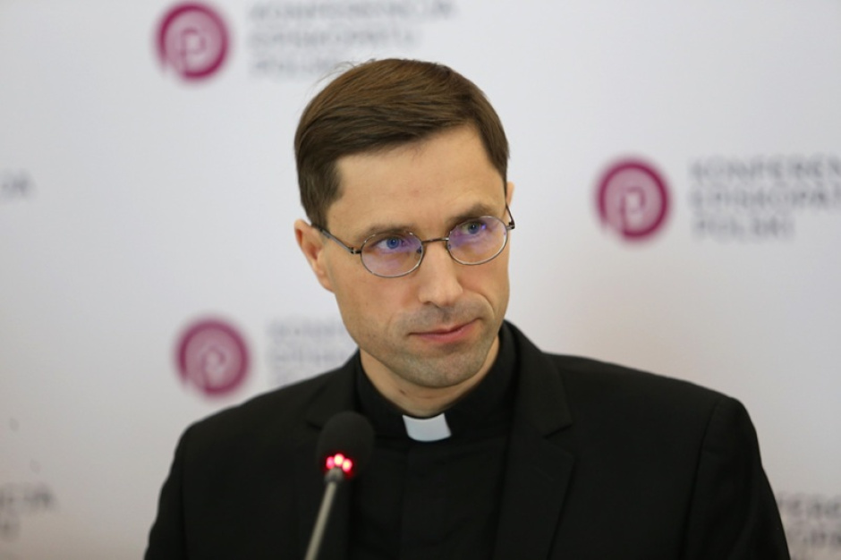 🔴„#Sekularyzacja nie jest procesem magicznym. Można go porównać do ogromnej maszyny mielącej jednostki i wspólnoty. Ale każda maszyna może się w końcu zaciąć” – pisze ks. Wojciech #Sadłoń // <a href="/wojciechsadlon/">Wojciech Sadlon</a>  

📍Czy żyjemy już w epoce postsekularnej? 
teologiapolityczna.pl/epoka-postseku…