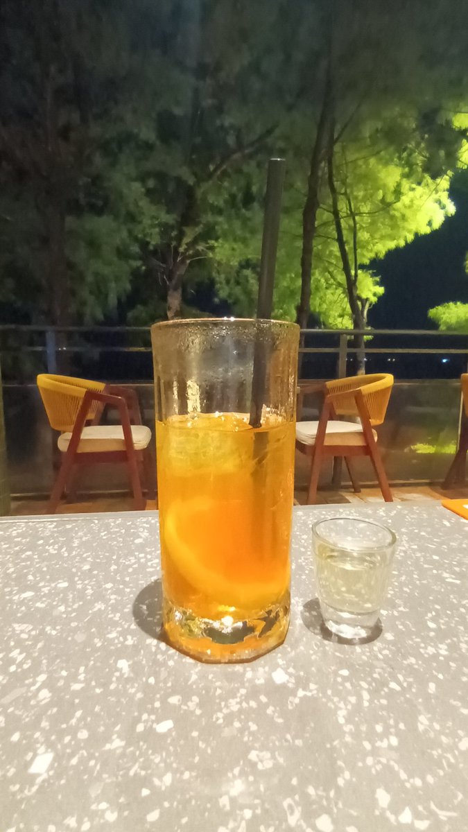 Jajan sendirian itu nggak enak 😭😭😭