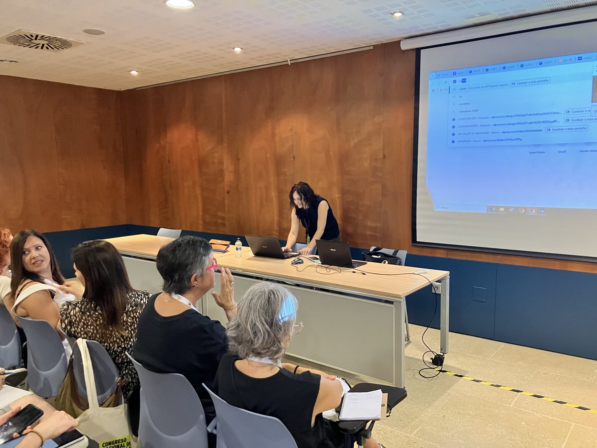 AMPREOI's tweet photo. Los talleres en el edificio anexo avanzan con gran participación.
¡Excelentes ponencias de nuestros talleristas!
#XIIICongresoNacionalEOI #EscuelasOficialesDeIdiomas #EOIdentidad #ComparteTalento
@Educarm @CPRRegionMurcia https://t.co/drEuC0LHy6