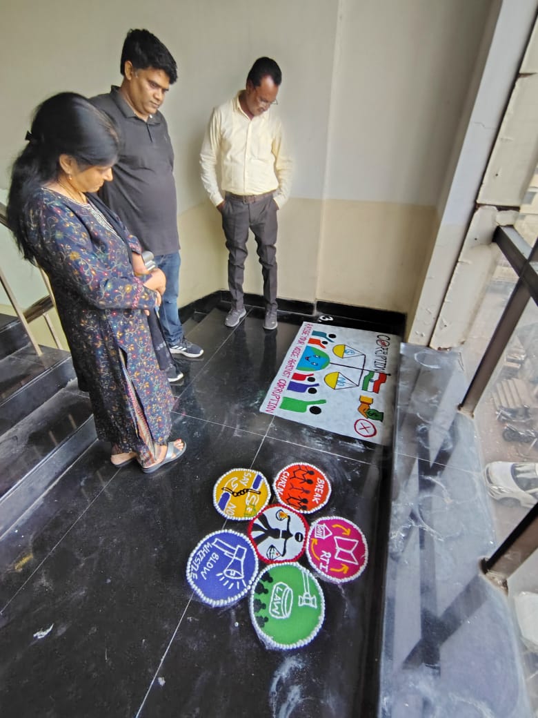 श्री प्रिंस हेमराज वर्मा, मंडल प्रबंधक, भा खा नि अमरावती<a href="/princefci2010/">Prince Hemraj Verma</a> के नेतृत्व मे सतर्कता जागरूकता सप्ताह-2025 के अंतर्गत रंगोली प्रतियोगिता का आयोजन किया गया,जिसमें अधिकारियों एवं कर्मचारियों द्वारा हिस्सा लिया गया।<a href="/fooddeptgoi/">Department of Food & Public Distribution</a> <a href="/Fci_maharashtra/">FCI_Maharashtra</a> <a href="/FciWest/">भारतीय खाद्य निगम, पश्चिम अंचल, मुंबई</a> <a href="/FCIManmad/">FCI DO Manmad</a> <a href="/FciNagpur/">FCI DO NAGPUR</a>