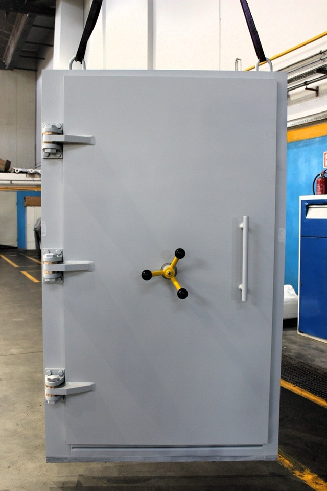 SheltersBunkers's tweet photo. 💥 New Blast-Resistant Doors by Shelter &amp; Bunker

Our blast-resistant doors are designed to withstand pressures of up to 3 bars.
Available in various configurations and colors, they are ideal for industrial, military, and protective applications, as well as private shelters. https://t.co/89Akk3fO0s