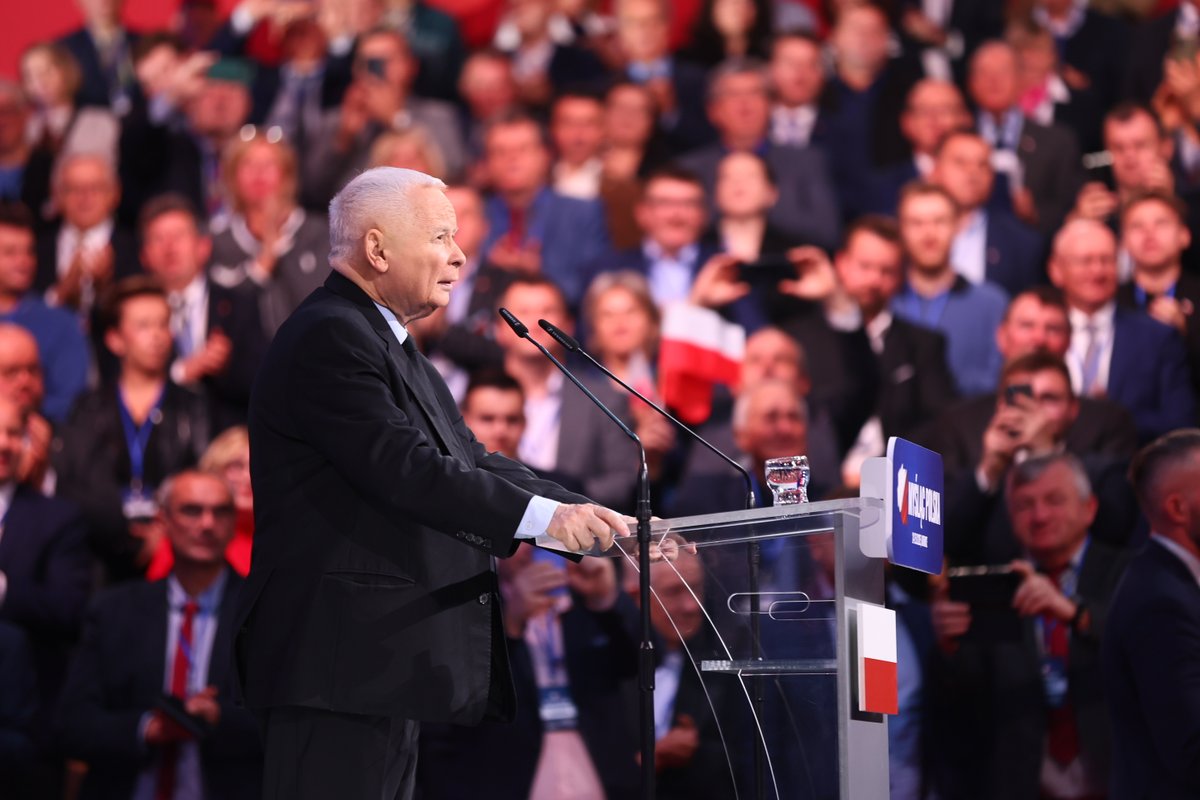 💬 Prezes PiS J. Kaczyński <a href="/OficjalnyJK/">Jarosław Kaczyński</a>: Jeżeli podejmiemy te wszystkie najważniejsze kwestie i problemy, to będzie pierwszy krok w stronę czegoś bardzo ważnego. Zachęcam do uczestnictwa w tych dyskusjach. W Polsce o wielu problemach trudno jest mówić, ale trzeba szczerze o nich