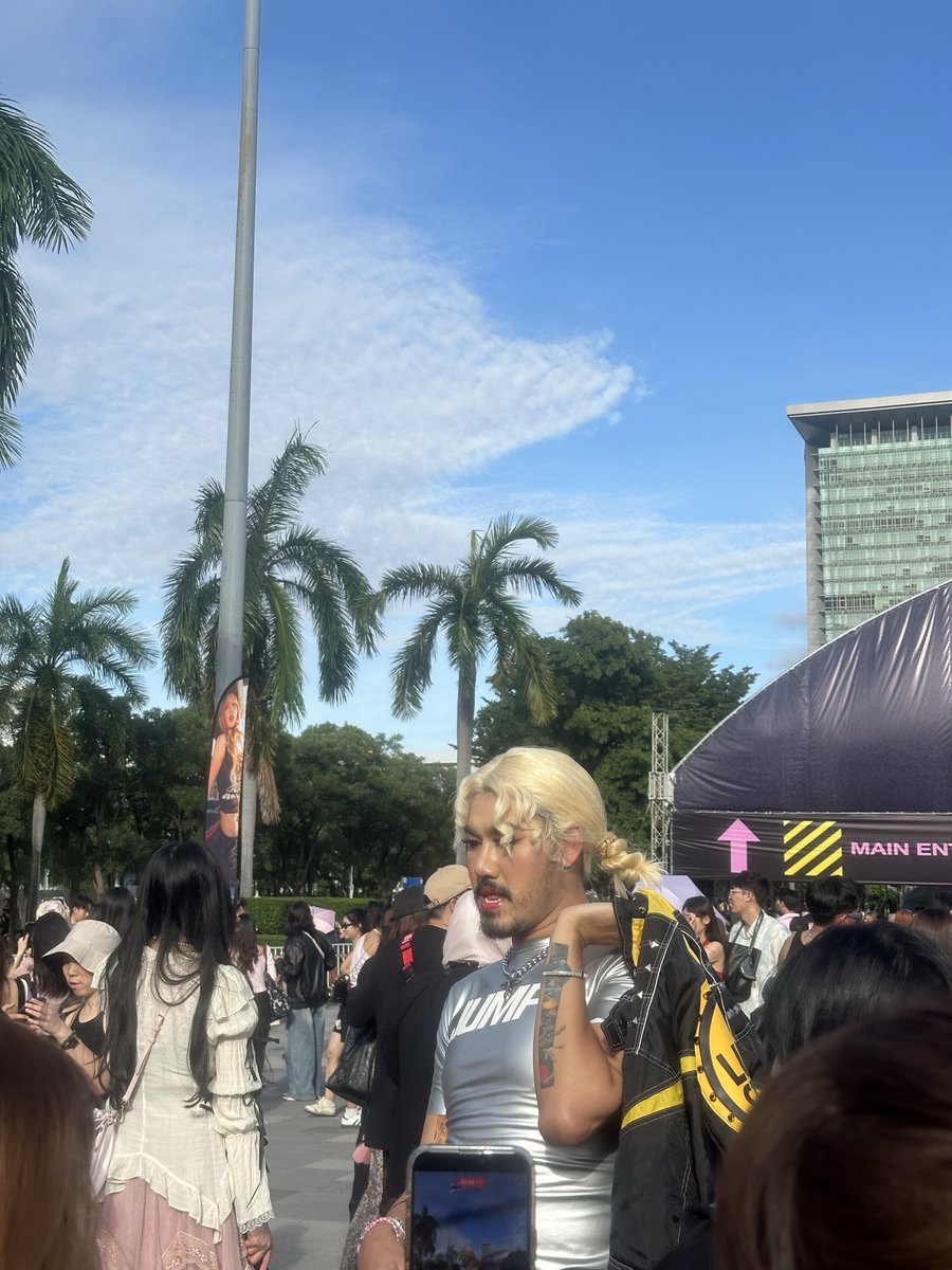 praewina's tweet image. ชั้นเจอโรเซ่
 #DEADLINE_IN_BANGKOK