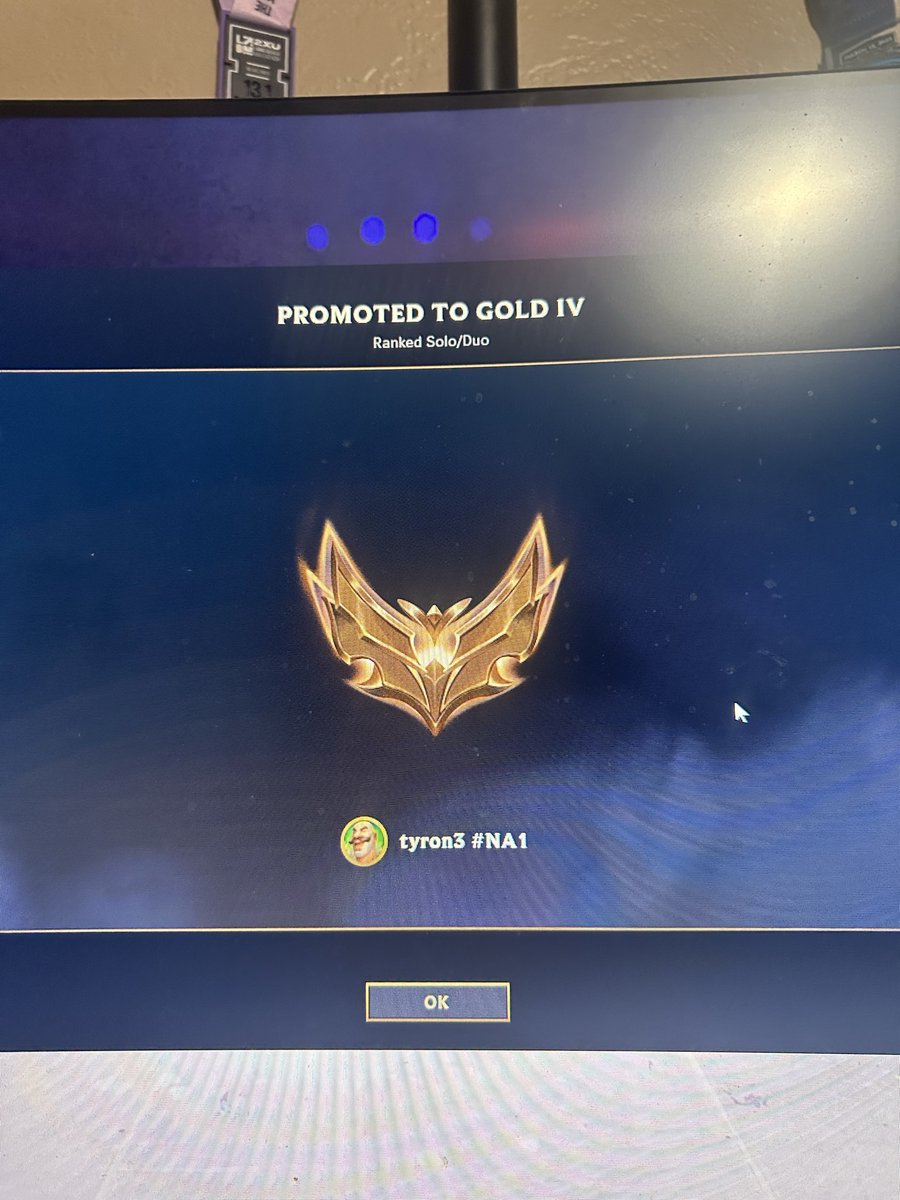 teejmaheeej's tweet photo. holy fuck. it’s finally happened. i finally hit gold. after being hardstuck silver for so long. GOOD BYE LEAGUE OF LEGENDS. https://t.co/qqDZFG01tg
