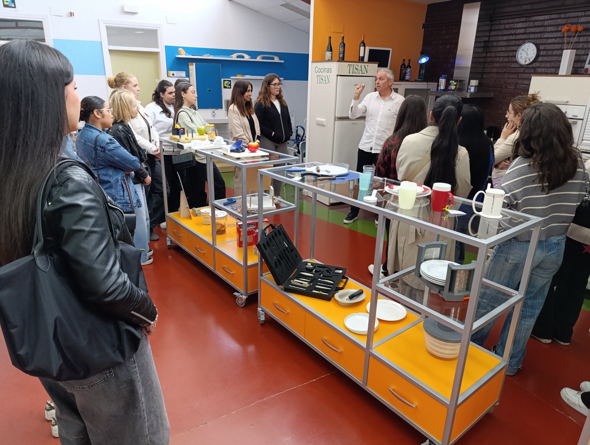 El 22 de Octubre recibimos en el <a href="/CRMFLardero/">CRMFLardero</a> a estudiantes del IES Barakaldo (Grado Medio de Auxiliar de Enfermería). Esperamos que conocer nuestro centro y nuestro trabajo para fomentar la autonomía y el bienestar de las personas usuarias, les sea útil en su futuro profesional.