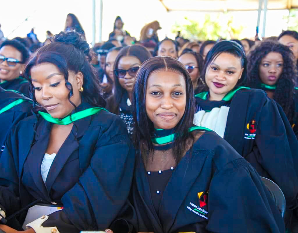 keke_rusambo's tweet image. 🇿🇼 Education that transforms lives!
Under President Mnangagwa’s leadership, Education 5.0 continues to drive innovation, productivity and empowerment across Zimbabwe. 🎓
#Education5_0 #Resolution1 #ED2030  #ZimSanctionsMustFall