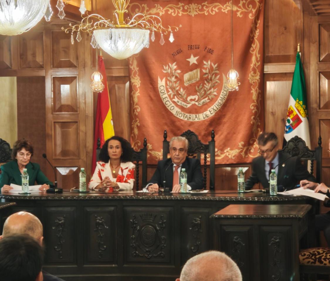 La Facultad de Derecho presente en Foro Aequitas de Discapacidad, celebrado en el Colegio Notarial de Extremadura. 

El foro tiene como objeto estudiar y analizar la situación actual de la protección de los derechos de las personas con discapacidad y de los mayores vulnerables.