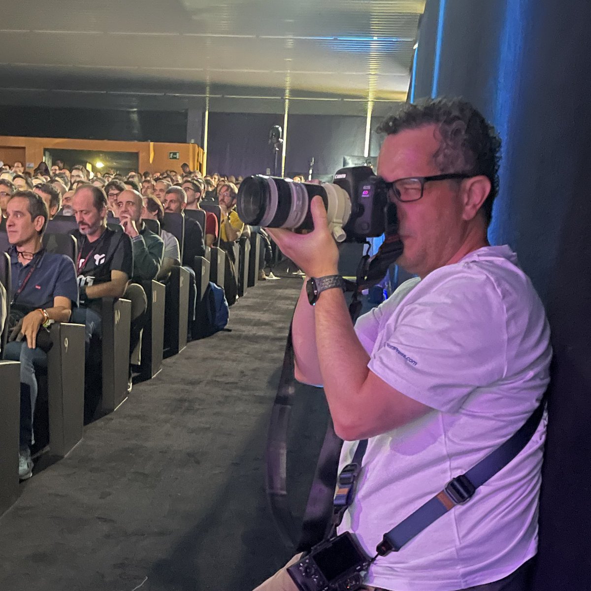 Una de las personas que sale en menos fotos de la #TRGx, porque está haciendo fotazas durante todo el evento: <a href="/ydarias/">Yeray Darias</a> 
#retratosdelaTRGx