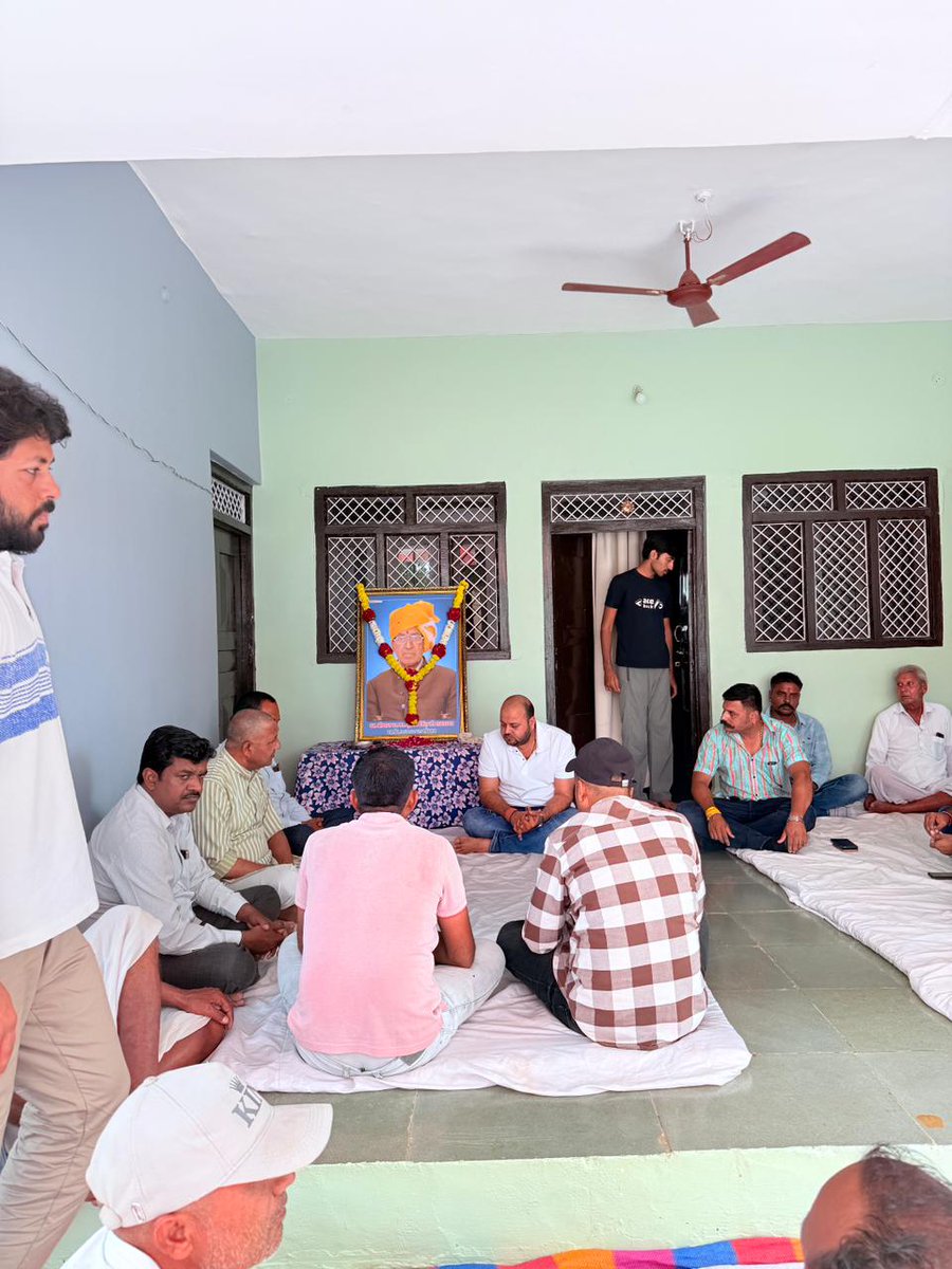 📍 धाकड़ी, मंदसौर 

मंदसौर जिले के गांव धाकड़ी निवासी रावले तेजपाल सिंह जी शक्तावत व शिवपाल सिंह जी शक्तावत के दाता होकम ठा.सा जुझारसिंह जी शक्तावत के निधन पर उनके निज निवास पहुंचकर शोकाकुल परिजनों से भेंट की तथा दिवंगत आत्मा के प्रति श्रद्धासुमन अर्पित किए।

ॐ शांति !