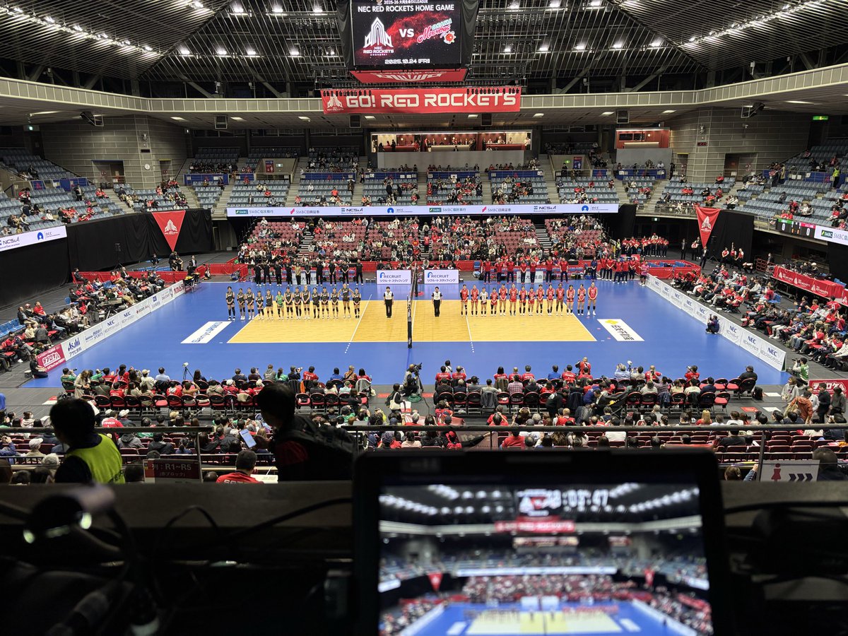 umapyonpyon's tweet photo. 今年もバレーシーズンがスタート。去年のチャンピオンシップファイナルを戦ったNECレッドロケッツと大阪マーヴェラスの対戦。コンビを組むのは8年目迫田さおりさんの解説でGAORAで18時半から生中継です。　#迫田さおりさん　#SVリーグ　#NECレッドロケッツ #大阪マーヴェラス https://t.co/dAqEiDmjj6