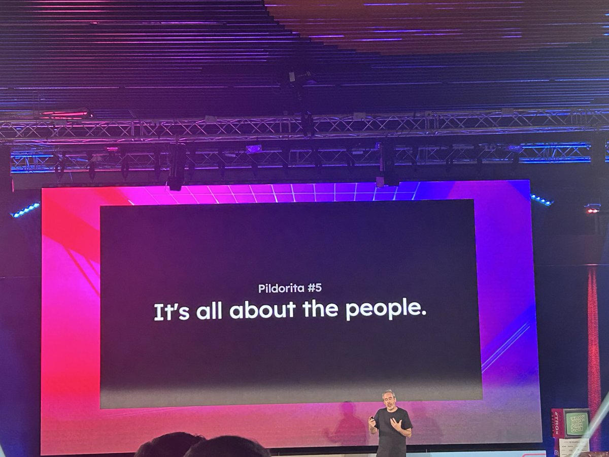 4jr4m0s's tweet image. #TRGx en general para la vida, todo va de personas!