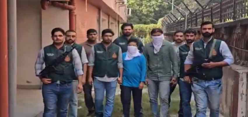 Khabarfast's tweet image. दिल्ली पुलिस ने ISIS के एक मॉड्यूल का किया भंडाफोड़, 2 आतंकी गिरफ्तार, बना रहे ब्लास्ट करने की योजना

khabarfast.com/delhi-police-b…

#DelhiPolice #ISIS #TerrorModuleBusted #Delhi #BreakingNews #ISISModule #AntiTerrorOperation #Bhopal #MadhyaPradesh #IED #FidayeenAttack #DelhiNews…