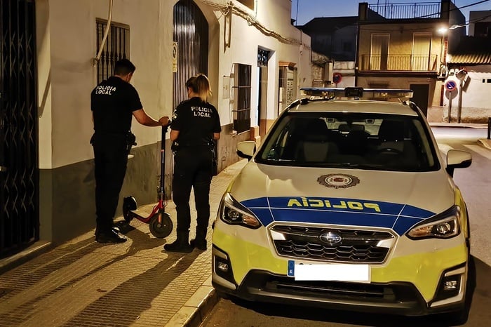 La Policía Local de San Juan del Puerto refuerza la vigilancia sobre los Vehículos de Movilidad Personal fué publicado en Huelva Buenas Noticias - huelvabuenasnoticias.com/2025/10/24/la-…