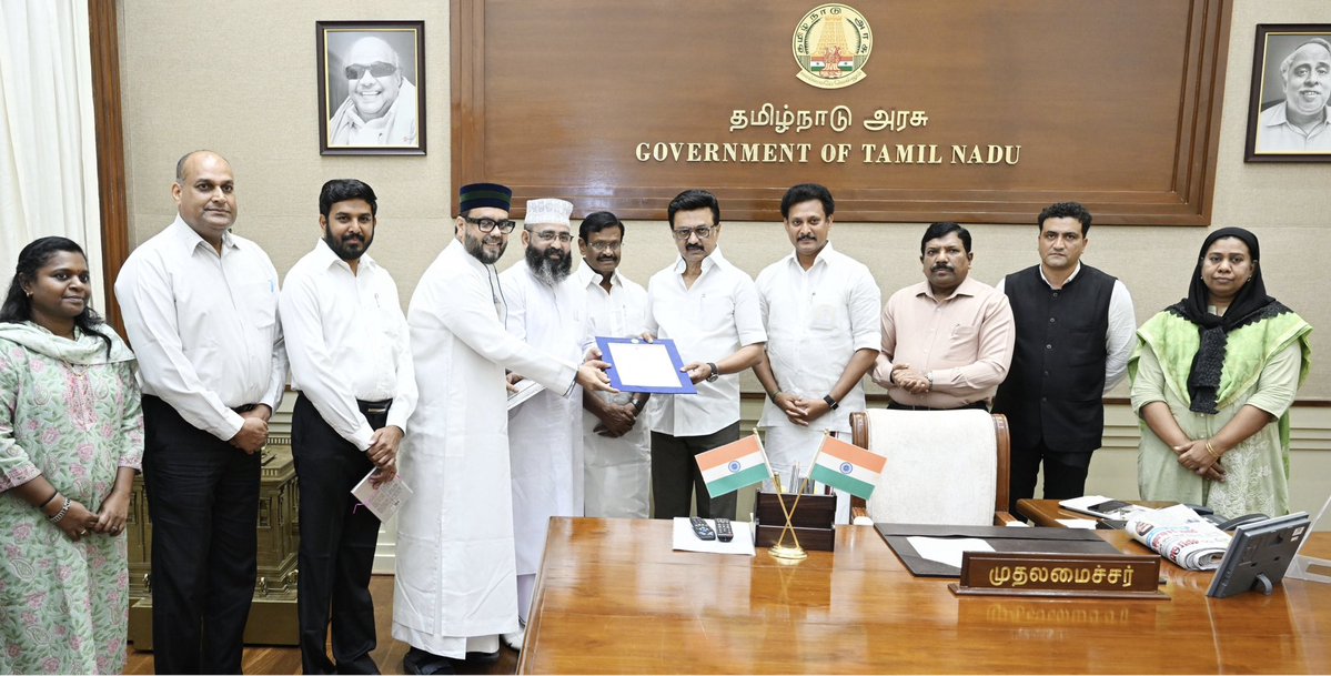 Anbil_Mahesh's tweet image. மாண்புமிகு தமிழ்நாடு முதலமைச்சர் @mkstalin அவர்களின் தலைமையிலான #DravidianModel அரசு, #நாகூர் தர்கா பெரிய ஆண்டவர் கந்தூரி சந்தனக்கூடு திருவிழாவிற்கு ஆண்டுதோறும் 45 கிலோ சந்தனக்கட்டைகளை கட்டணமின்றி வழங்கி வருகின்றது.
அவ்வகையில் இந்த ஆண்டிற்கான சந்தனக்கட்டைகளை வழங்குவதற்கான…
