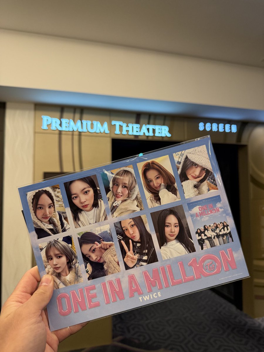 YuichiKakinuma's tweet photo. TWICEが、大好きです。韓国から帰国した翌日、上映初日の8:40からTOHOシネマズ池袋で鑑賞。10回泣けた。改めてTWICEというグループと、メンバー一人一人の魅力を再認識し、自分の人生も振り返ることができる映画でした。 #TWICE映画キャンペーン #ONEINAMILL10N https://t.co/wEqZt8Pdi0