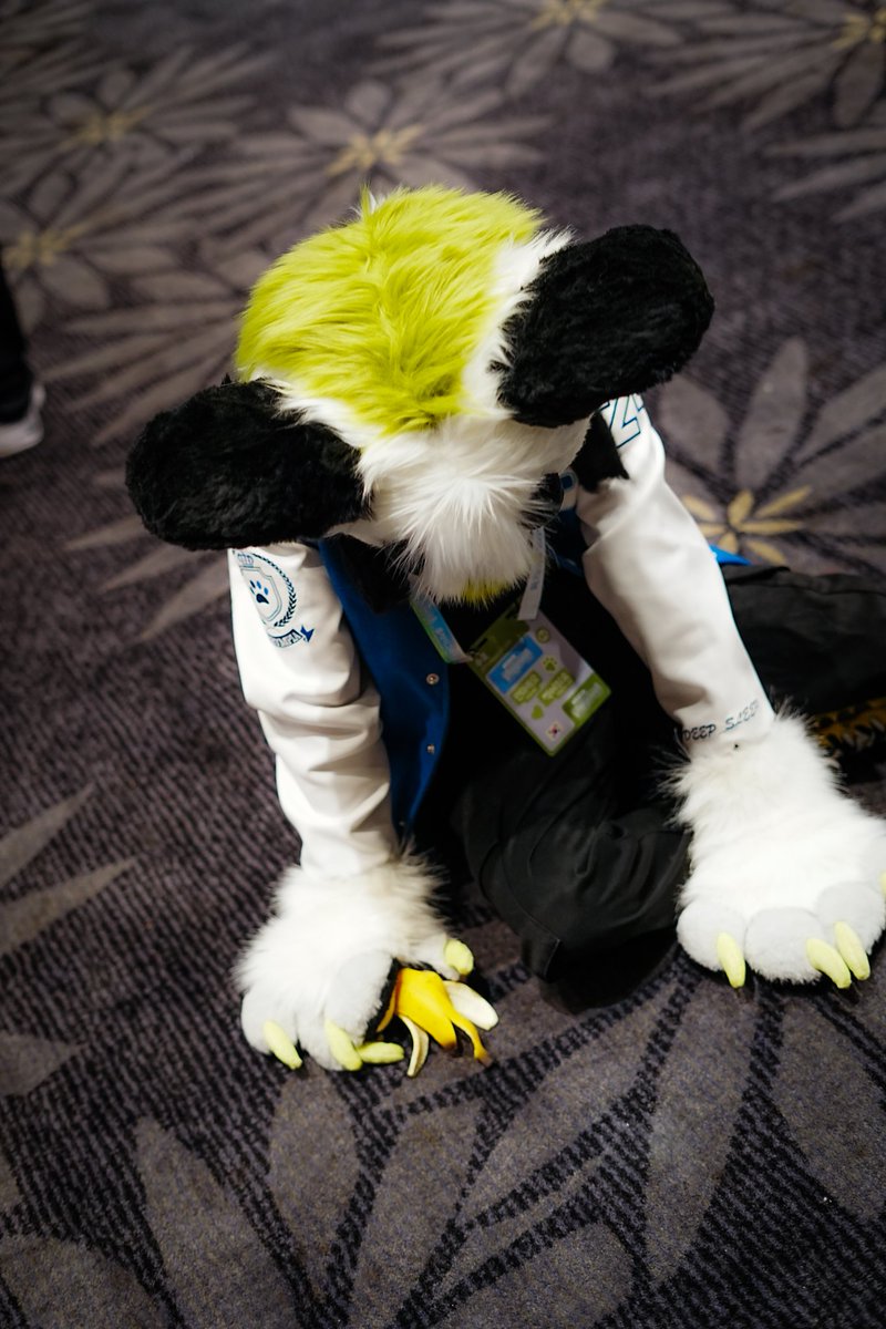 "여기까지인가 봐......"
📷<a href="/ETHEN7364/">ETHEN(에덴) 🔜 FURST CLASS</a> 
#FursuitEveryday #fursuit #furry
#퍼레이드2025 #FURRAID2025