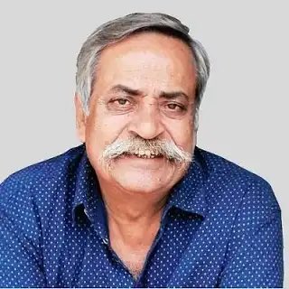 udaykotak's tweet image. Sad that Piyush Pandey  leaves us. He launched Kotak Mahindra Bank with a campaign in 2003,  describing banking  as “common sense”. Amazing out of the box thinker and a humble person. He weaved creativity with an Indian context. Will miss him.