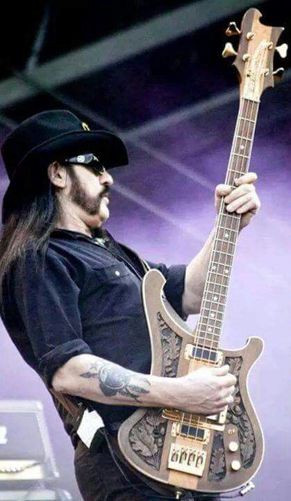 La bendición del Dios Lemmy para que nos proteja de todo mal con la #DiosisVerruga en este especial #ElOráculoCriminal