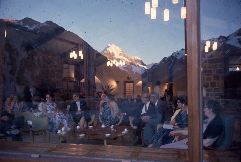 StephenClarkeNZ's tweet image. After yesterday&apos;s weather Friday night drinks coming from a clear Aoraki / Mount Cook and the Hermitage Hotel in 1960 thanks to Brian Brake. At the start of the long Labour Weekend may your peaks be clear and glass half full! 🍸 #TGIF #LabourWeekend