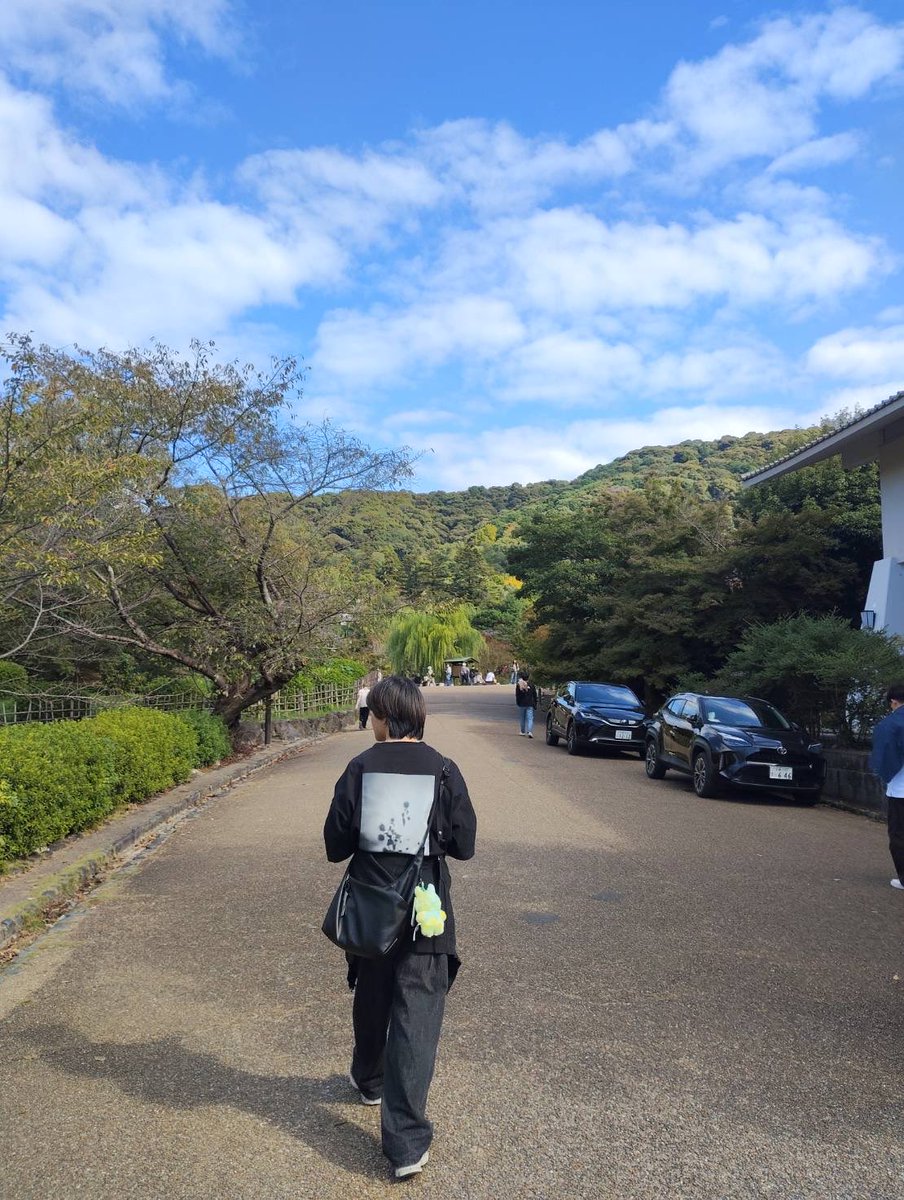 もず tweet media