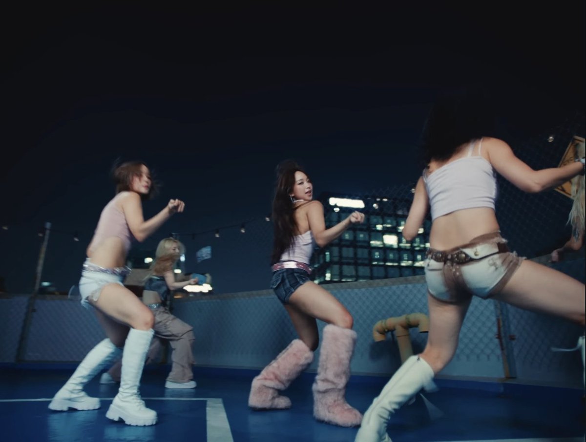 IndoPopBase's tweet image. dita has released the music video for ‘love so sweet.’

Watch: youtu.be/cBFWPEh1hGQ?si…