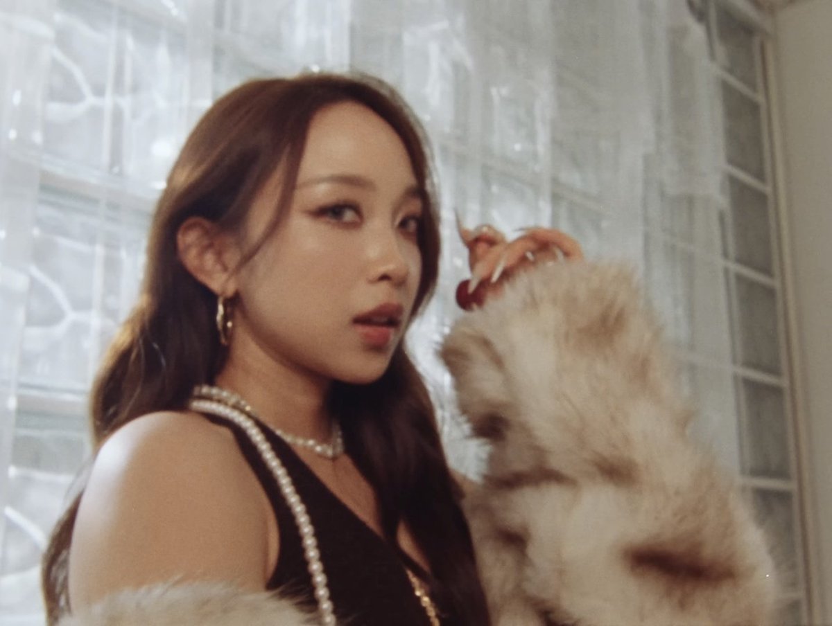 IndoPopBase's tweet image. dita has released the music video for ‘love so sweet.’

Watch: youtu.be/cBFWPEh1hGQ?si…