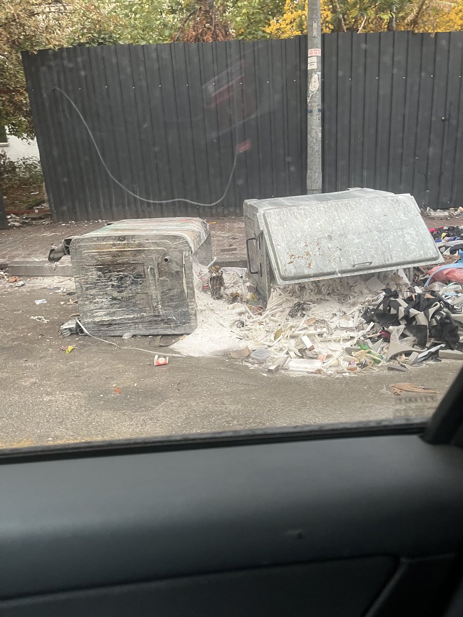 Ankara altındağ siteler sarıçam sokak halimize bin şükür çöpler yine yerlerde. ankaramıza bunu yakıştırıyosunuz sanırım. <a href="/abbbasin/">Ankara Büyükşehir Basın</a> <a href="/mansuryavas06/">Mansur Yavaş</a> <a href="/altindagbel/">Altındağ Belediyesi</a> #çöp