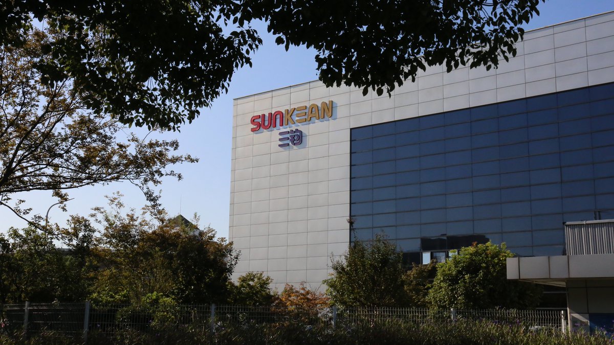 sunkean_energy's tweet image. 📸 Captured on a peaceful, sunny morning.

Finding the perfect rhythm in our new 80,000 square meter headquarters. More capacity, more speed, new products...

The best is yet to come. ☀️

Know more about us: sunkean.com

#NewOffice #SUNKEAN #SolarConnection