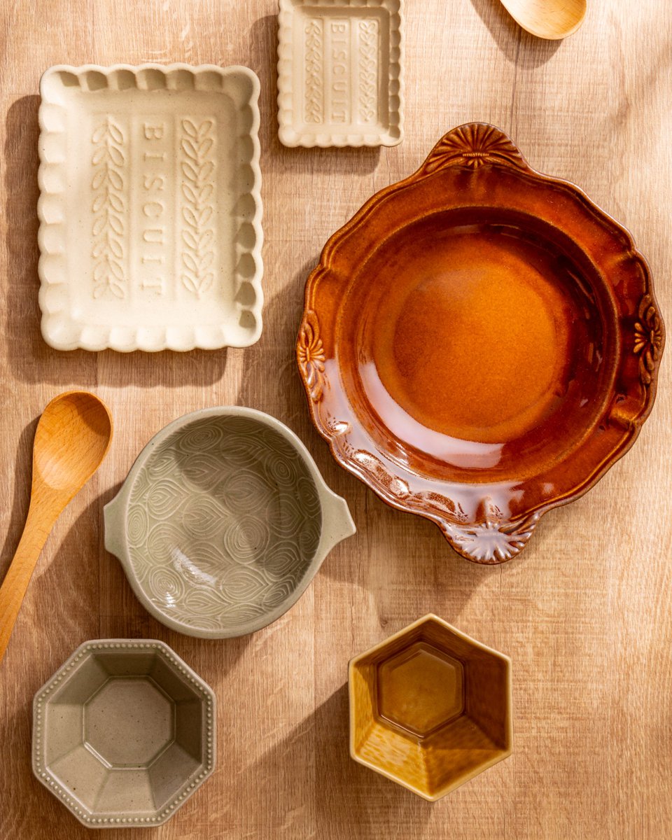 ／
 📣日本有数の陶器市 開催！
＼

#益子陶器市 では、約50店舗の販売店に加え
約600のテントが立ち並び、伝統的な益子焼から
可愛らしいデザインの日用品や美術品が並びます✨

お気に入りの作品を見つけに
是非訪れてみてはいかがでしょうか🚶💭

▼詳しくはこちら
kinugawaonsenhotel.com/news/archives/…