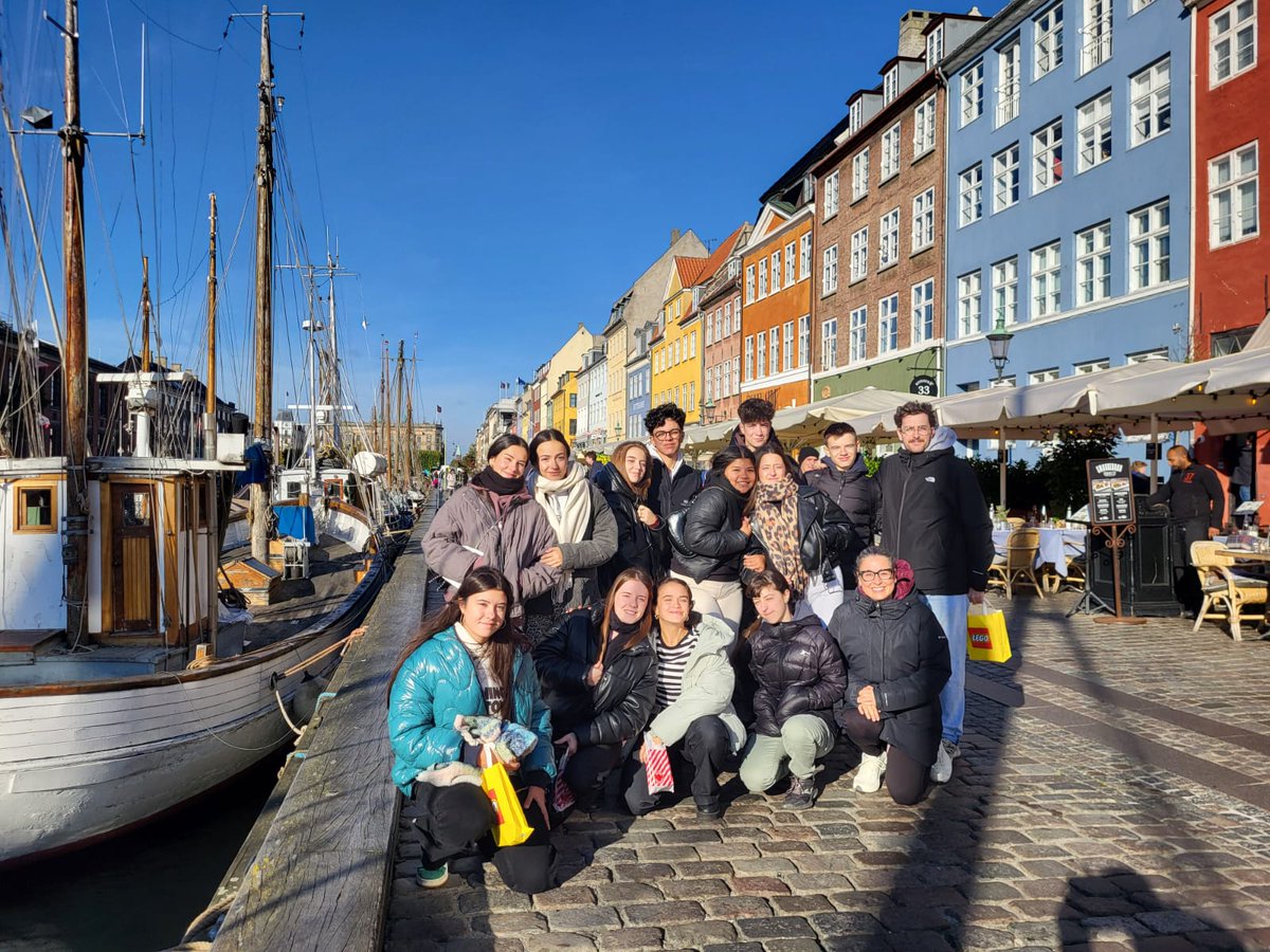 CastilloPuche's tweet image. En la movilidad Erasmus + a Suecia con 4⁰ESO también visitamos la región de Skane, e incluso dimos un paseo por Copenhague antes de coger el avión.
¡Estamos deseando que vengan en febrero nuestros amigos suecos!

#erasmusplus #erasmusplusproject #suecia🇸🇪