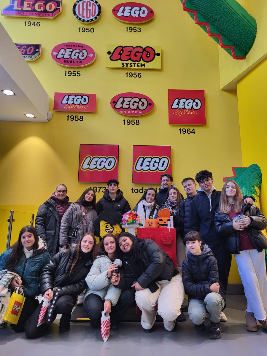 CastilloPuche's tweet image. En la movilidad Erasmus + a Suecia con 4⁰ESO también visitamos la región de Skane, e incluso dimos un paseo por Copenhague antes de coger el avión.
¡Estamos deseando que vengan en febrero nuestros amigos suecos!

#erasmusplus #erasmusplusproject #suecia🇸🇪