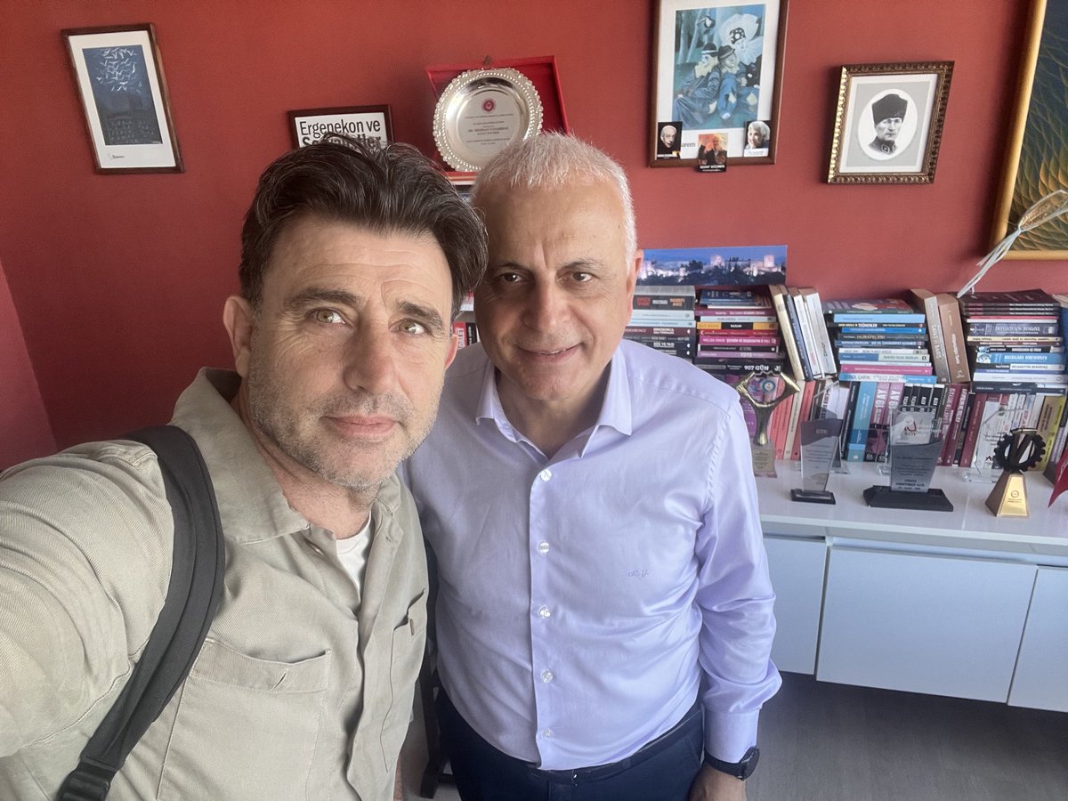 Bu odada arama yapılıyormuş. O odada gazetecilik faaliyetinden, iyi gazetecilikten başka bir şey bulunamaz. Merdan Yanardağ yurtsever, cesur, Cumhuriyetçi, özgürlükçü bir gazetecidir.