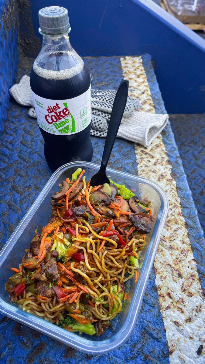 Misery_XVX's tweet photo. This Vegan Shit Easy: A Novel
#Vegan #VeganFood #XVX #vegano
#crueltyfree #VegansofLA https://t.co/UfWGFJwVXm