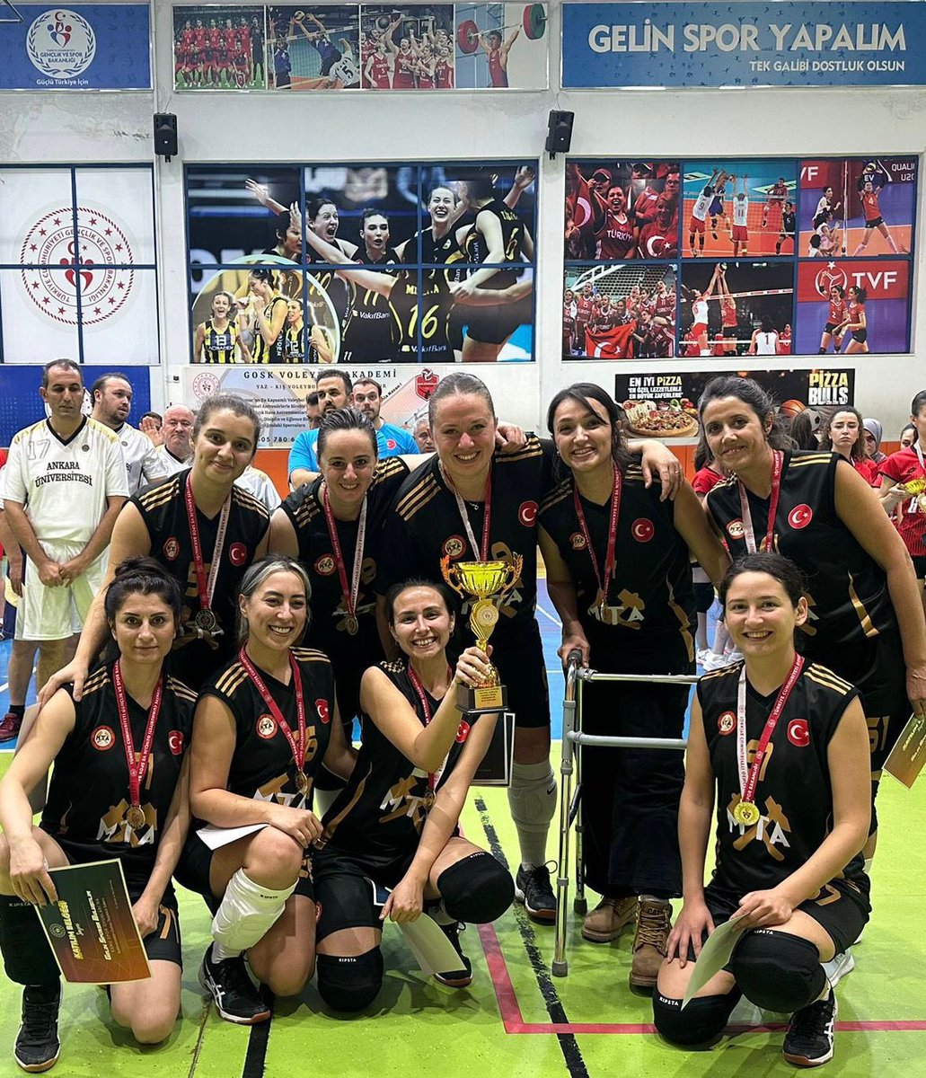 Gençlik ve Spor Bakanlığı tarafından düzenlenen 3. Kamu Spor Oyunları kapsamında gerçekleştirilen Kadın Voleybol Müsabakalarında MTA Kadın Voleybol Takımı, Ankara İl Birincisi olmuştur. Sporcularımız, kazandıkları kupayı Genel Müdürümüz Sayın Vedat YANIK’a takdim etmişlerdir.