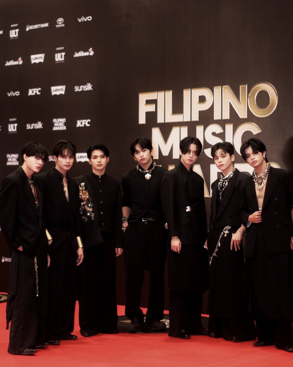 CELEBRATE HOLIDAYS WITH HORI7ON

#HORI7ON_NorthernStarAtSM
#HORI7ON #호라이즌
<a href="/HORI7ONofficial/">HORI7ONofficial</a>
<a href="/smsupermalls/">SM Supermalls</a> <a href="/smnorthedsa/">SM North EDSA</a>