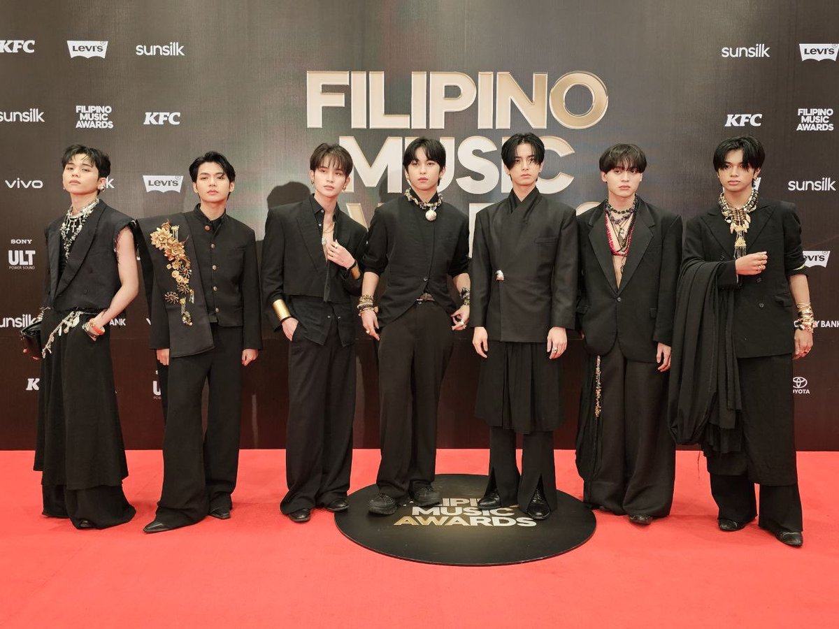 koreadeok's tweet photo. HORI7ON looks gorgeous on recent Filipino Music Awards red carpet
#HORI7ON https://t.co/lvDUExZ2L1