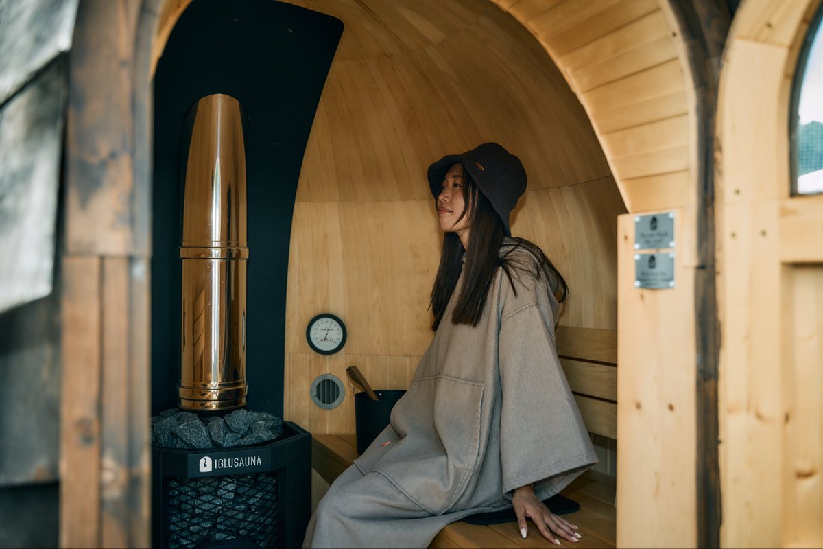Toki_COMORIVER's tweet image. パブリックサウナエリアmoku💨

薪火の熱や木の温かさを感じながら、
もくもくとした煙を眺めながらゆったりと
みんなで楽しめるエリアです🔥
1人〜の利用や貸切での利用も可能🙌

寒くなってきたこの季節ならではの
サウナの心地よさをご堪能ください✨