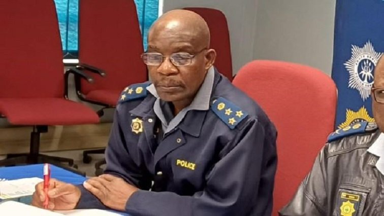 simphiwetwala53's tweet image. This is Brigadier Nkwashu who visited KT Molefe while in prison brought him clothese and food driving a private unregistered vehicle
@SAPoliceService @NPA_Prosecutes @PublicProtector please attend to this matter. Molefe is well connected criminals now it shows