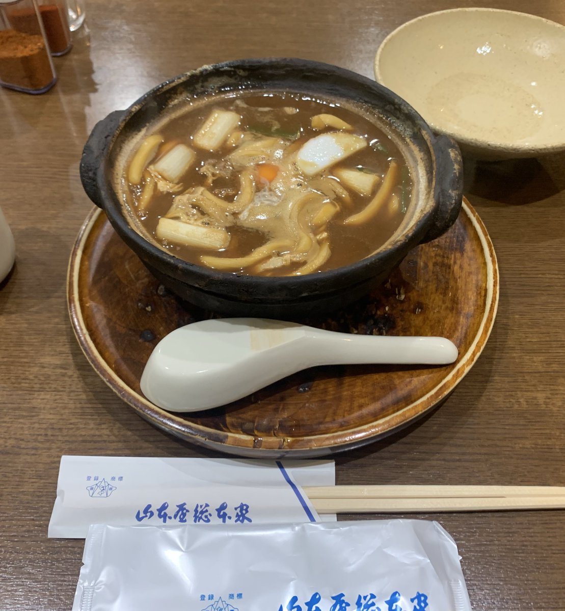 penpen_nendroid's tweet photo. 名古屋昼ごはん
山本屋総本家　味噌煮込みうどん https://t.co/QmLn7y1okI