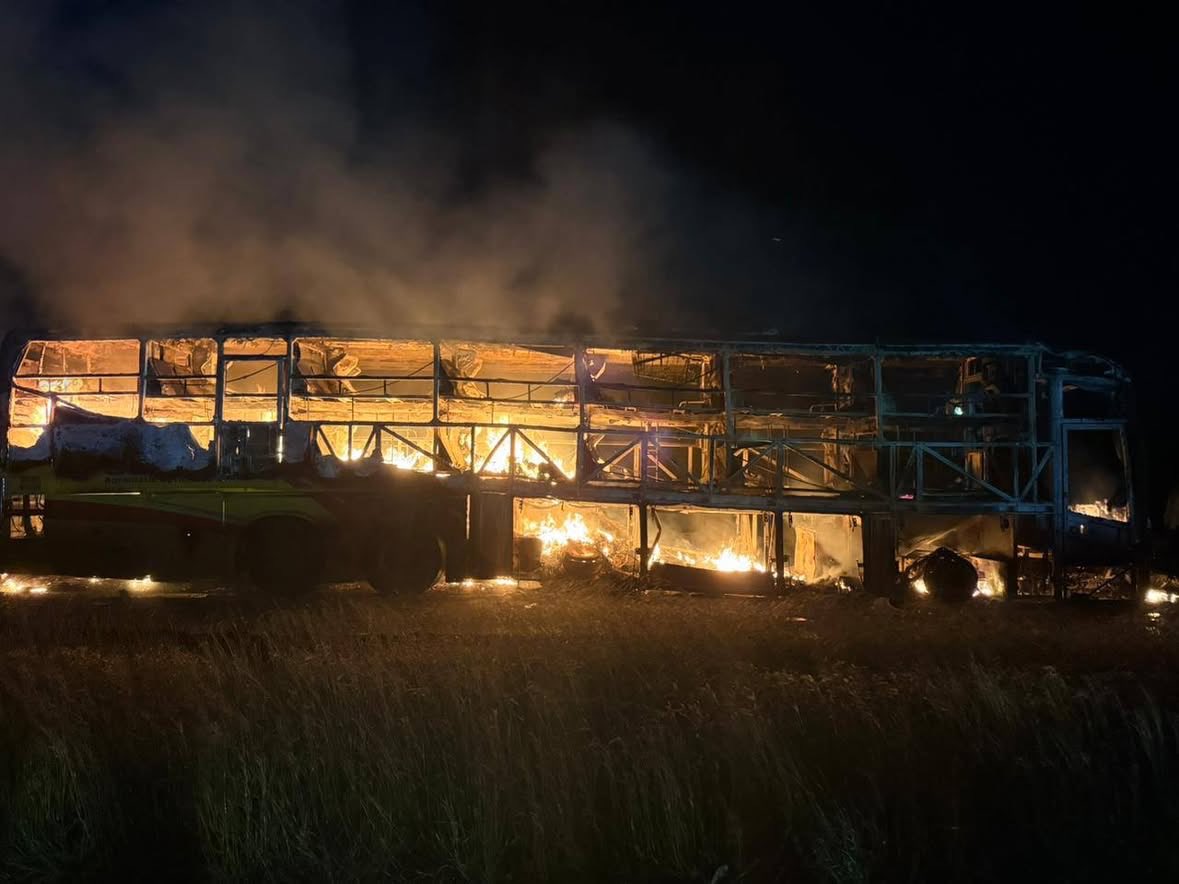 Its_sailesh__'s tweet photo. 💔 Kaveri Travels bus from Hyderabad to Bengaluru caught fire near Chinna Tekuru, Kurnool.
A night of dreams turned into flames of sorrow.
May every lost soul rest in peace. 🕯��
#KurnoolDistrict #RIP #Prayers #AndhraPradesh https://t.co/SORKrQX575
