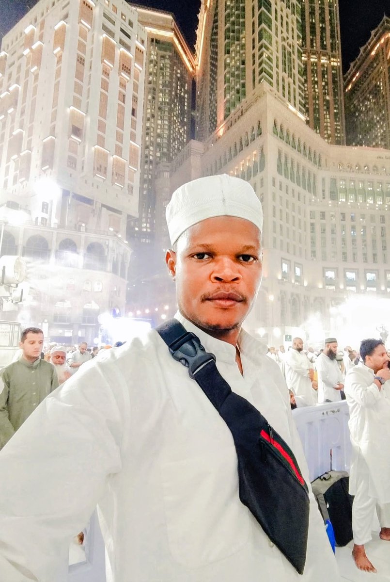 goganas's tweet photo. The Prophet (SAW) said: "When a person dies, his deeds are cut off except for three: Continuing charity, knowledge that others benefited from, and a righteous son who supplicates for him, may Almighty Allah bless us with that Amin 🤲 
 
Juma'at Mubarak to you all... https://t.co/XdSrGhn57I