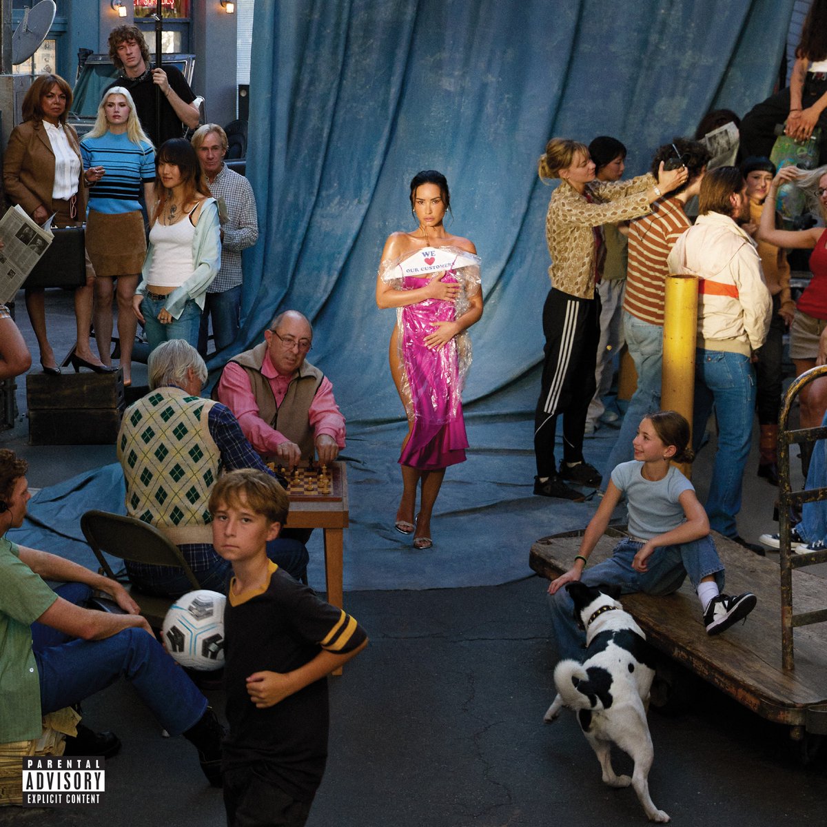 demilovatobr's tweet image. O The Independent avaliou o álbum "It's Not That Deep" com nota 80.
"Não há nada muito original ou experimental aqui. Mas também não precisa ter. Zhone mantém tudo coeso e disciplinado ao longo das 11 faixas, só diminuindo o ritmo nas duas últimas músicas. A faixa de…