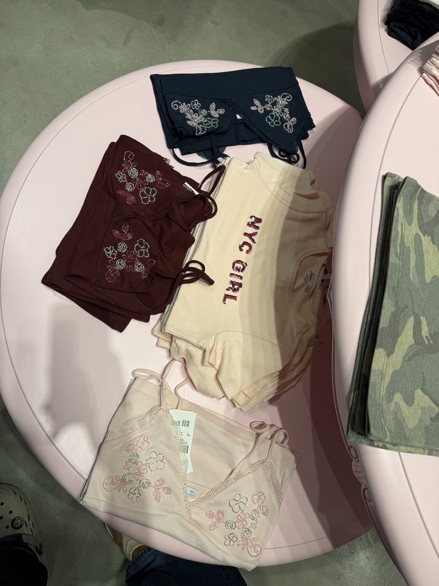 mous_store's tweet photo. รับหิ้ว subdued พัทยา วันนี้ค่า🫧🎀 น่ารักทุกตัววว
ค่าหิ้วตัวละ 50.-
ค่าส่งเหมา50.- ค่ะ

#รับหิ้ว #รับหิ้วsubdued #รับหิ้วเสื้อผ้า #ตลาดนัดเสื้อผ้า #subdued https://t.co/1rL3PKNPHu