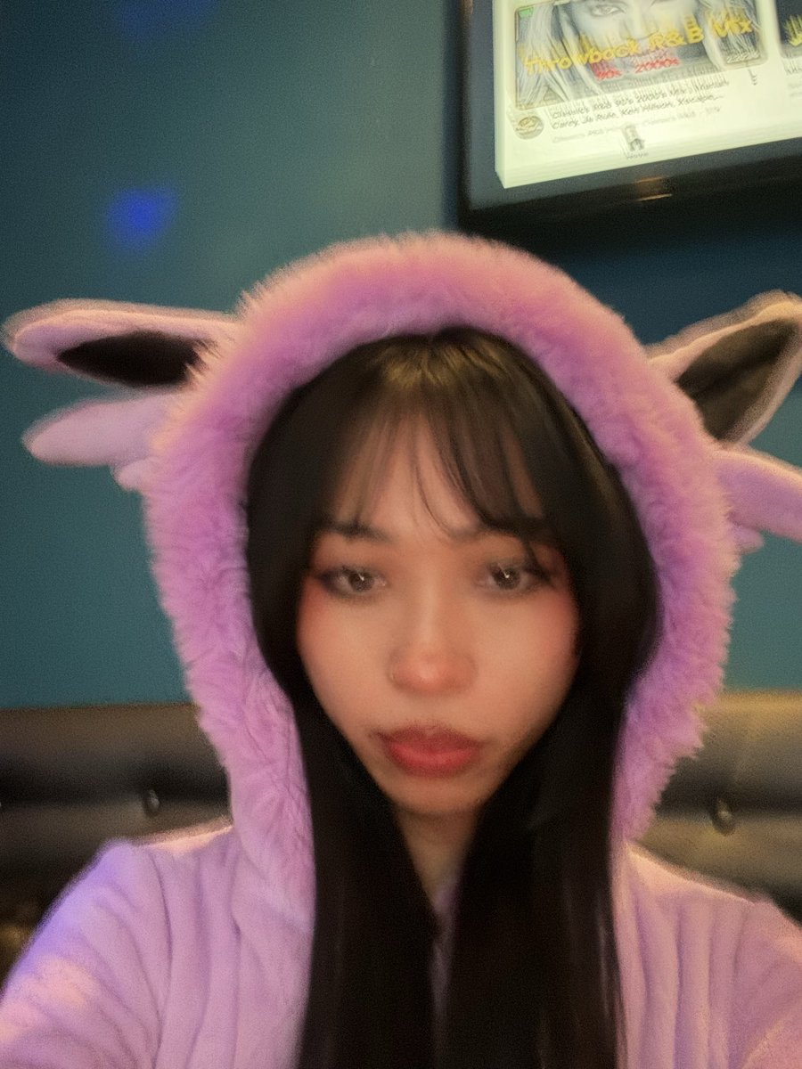 elleinadedaj's tweet photo. espeon if u can’t tell https://t.co/tyXJuG6qge