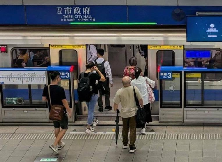 taipei_times's tweet photo. The Taipei MRT is to boost profits this year through commercial leasing, adding 11 retail spaces to nine stations by the end of this year and transforming the Ximen Metro Mall at Ximen Station into a K-pop and anime-themed commercial area
https://t.co/hbRPQNtrk9 https://t.co/uOtG0UbwGv