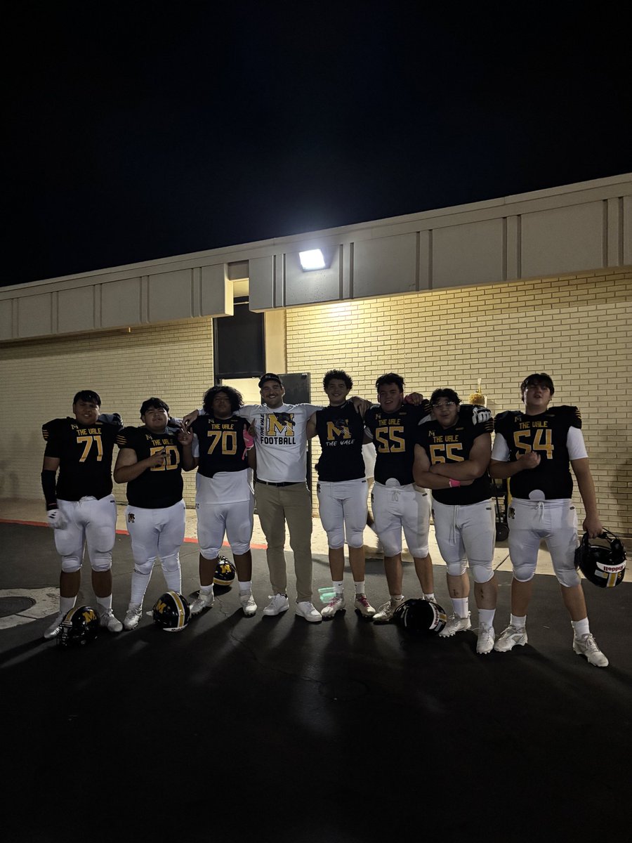 KyleOL76's tweet photo. Region Champs ๐
(First time since 2005 @ The VALE)
All starts up front.
Beyond proud of these young men.
#WNV #SNWY https://t.co/URV2uwV8qK