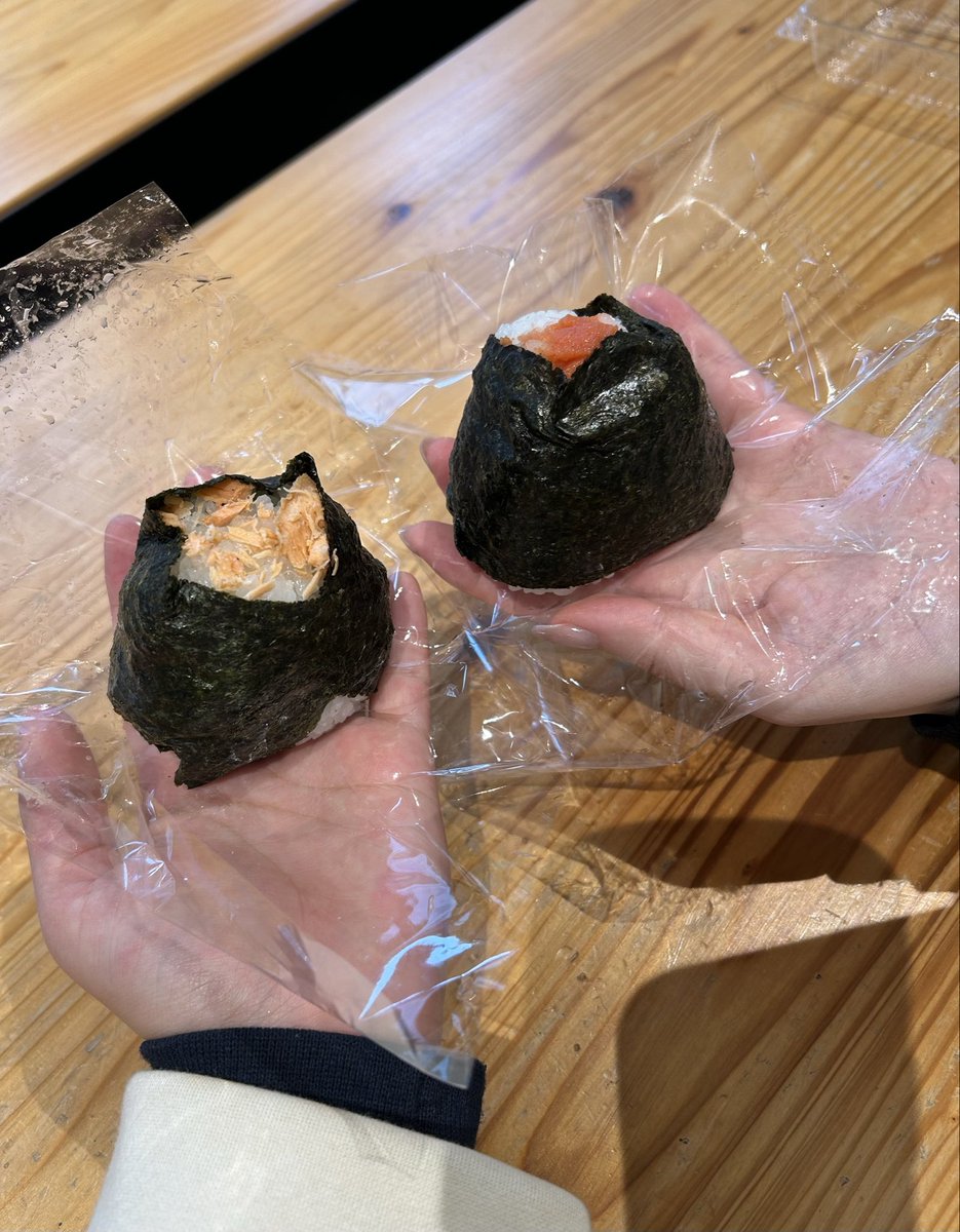 TFT84535942's tweet photo. サークル3度目のおにぎりアクション！
今回は鮭と辛子明太子🍙
いろんな味があって飽きない🥰
みなさんもぜひ投稿してみましょう‼︎
公開アカウントがない方は特設サイトもあるのでたくさんやってみてください❗️
#onigiriaction 
#OnigiriAction2025 
#おにぎり京 https://t.co/L5DCYSkPWu
