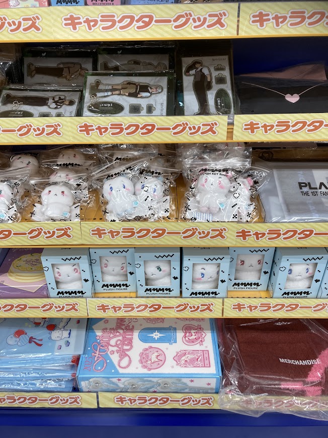 【グッズ入荷情報】

「PLAVE」グッズ各種✨本日入荷ポロ～🌟

ご来店の際はぜひお立ち寄りください！

#PLAVE #プレイブ