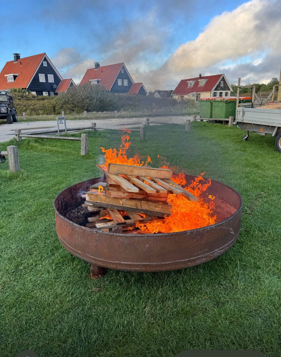 Ronaldvlie's tweet photo. Na zo’n kleine 38 jaar vrijwilliger geweest te zijn bij @Brandweer / @GemeenteVlieland / @VRF / @BrandweerFrl gisteren m’n officiële laatste uitruk gehad. Collega’s en oud collega’s hebben mij verrast met een prachtig afscheid. Dankjewel https://t.co/6bpgF9DQvj